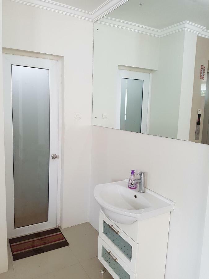 Ethan Hotel Kelapa Gading Giacarta Esterno foto
